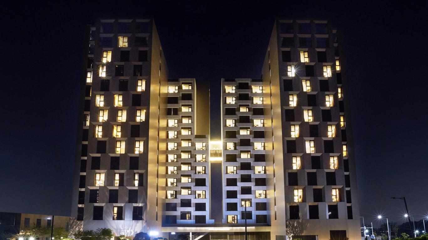 Royal Emporium Hotel